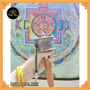 Kinh luân cầm tay có chứa câu chú Om Mani Padme Hum và đế sen - Bánh xe Mani Kinh Luân Tây Tạng