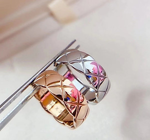 Nhẫn nam nữ titan khắc chéo phong cách 