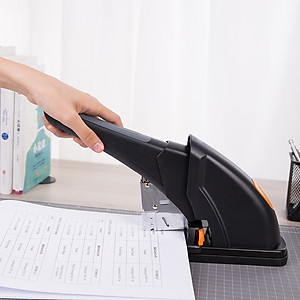 Dập ghim đại 240 tờ Deli - E0385