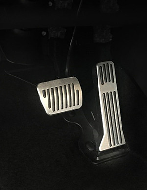 Bộ 2 ốp trang trí chân ga chân phanh xe mazda 6