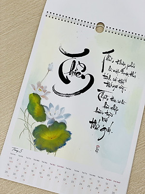 Lịch thư pháp 2023 Trong Suốt - Lịch thư pháp hoa sen nghệ thuật truyền cảm hứng 40x63cm kèm hộp đựng và đinh 3 chân