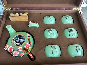 Bộ ấm trà chạm hoa mai đá ngọc cẩm thạch xanh