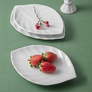 Đĩa lá xoắn bằng sứ trắng Long Phương (hàng thường)