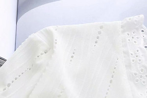 Áo nữ xinh xắn thiết kế cổ V phối ren sm185