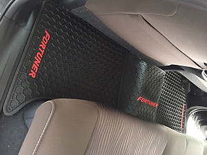 Thảm sàn, lót sàn cao su 3D không mùi Cao cấp dành cho xe Toyota Fortuner 2017-2019