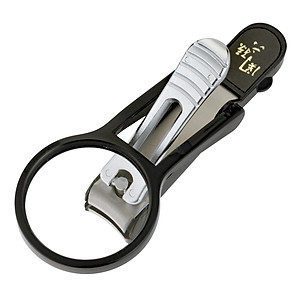 Bấm móng tay cao cấp Kai, với ống kính lúp cỡ lớn cho độ phóng đại lên đến 2,5 lần có thể nhìn thấy rõ các cạnh cắt và các đầu ngón tay - nội địa Nhật Bản