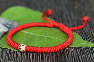 Vòng Kết Dây Đỏ Charm Bi 8Ly Bạc Bọc Vàng 24K Ngọc Quý Gemstones GA158