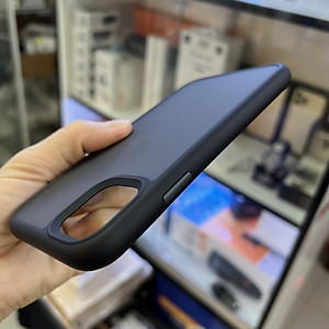 Ốp lưng Likgus lưng nhám chống sốc tốt dành cho iPhone 11 - hàng chính hãng