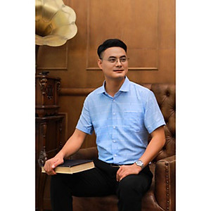 Áo Sơ Mi Nam Ngắn Tay Anton Công Sở Trung Niên Vải Cotton Màu Xanh Dương Kẻ Trắng – XGD553