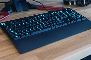 Bàn phím game có dây Logitech G213 Prodigy RGB Lightsync - Hàng chính hãng