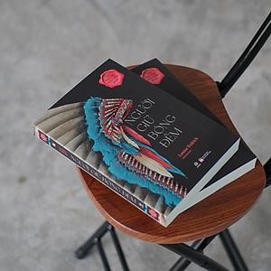 Sách Người Giữ Bóng Đêm