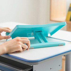 Giá đọc sách chống cận thị bằng nhựa Deli - màu trắng /hồng/xanh dương- 70530 / 70530A