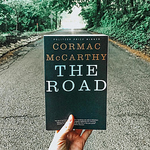 Sách The Road (Pulitzer Prize Winner) (Cormac McCarthy)