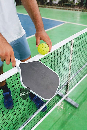 Bóng pickleball chuẩn thi đấu, loại bóng đúc liền khối, 40 lỗ, 26 gram, đường kính 74mm, độ nảy ổn định, độ bền cao