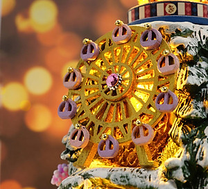 Nhà búp bê hộp nhạc xoay tròn Snowy Woderland