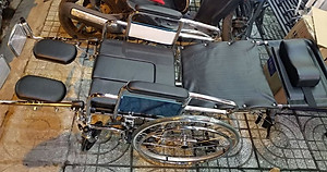 Xe lăn cao cấp đa năng Lucass X607 ngả nằm có bô, thắng và 2 bánh xe chống lật 