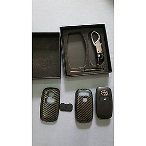 Ốp chìa khóa, bọc khóa Carbon xe Toyota Raize, Toyota Veloz, Avanza 2021 2022 2023 kèm móc treo sang trọng