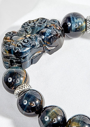 Vòng tay đá mắt hổ phối tỳ hưu Ngọc Quý Gemstone