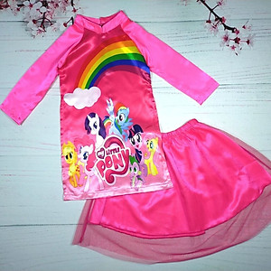 Áo dài cách tân cho bé gái hình Pony- công chúa từ 12-42kg. Vải phi lụa, chân váy ren có lót bên trong.