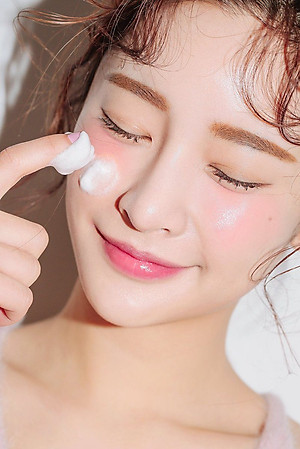 Sữa Rửa Mặt Ngừa Mụn Và Làm Sáng Da 31302 Reihaku Hatomugi Facial Foam(Tuýp 130 G)