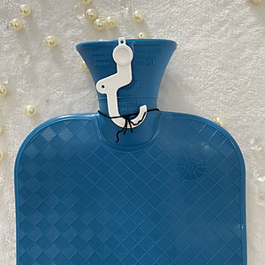 Túi chườm nóng lạnh nhập khẩu 100% từ Đức thương hiệu Fashy dòng cổ điển, tiêu chuẩn chất lượng Châu Âu giúp giảm các cơn đau kỳ kinh nguyệt, đau đầu,... hạ sốt tự nhiên, phù hợp cho người lớn, nhiều màu sắc