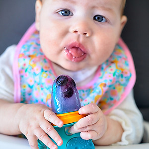 Túi nhai ăn dặm chống hóc silicon kèm gặm nướu và nắp làm kem cho bé Marcus & Marcus, từ 6 tháng - Ollie