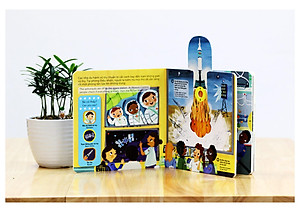 Sách Tương Tác - Sách Chuyển Động - First Explorers - Astronauts - Nhà Du Hành Vũ Trụ