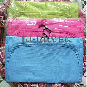 Túi du lịch đựng đồ mỹ phẩm HENRYSA giúp bạn sắp xếp mọi thứ trở nên gọn gàng và cần thiết cho một chuyến du lịch (Màu ngẫu nhiên)