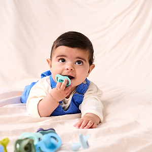 Ty ngậm silicon siêu nhẹ cho bé Tommee Tippee Ultra Light 0-6, 6-18 tháng (vỉ đôi, tách lẻ)