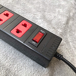 Ổ cắm Điện Quang ECO ĐQ ESK 2BR 42 ECO (4 lỗ 2 chấu, dây dài 2m màu đen đỏ )