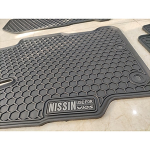 Thảm lót sàn cao su xe Toyota Vios 2014- 2022 (Mẫu Nissin tổ ong CHỮ TRẮNG)