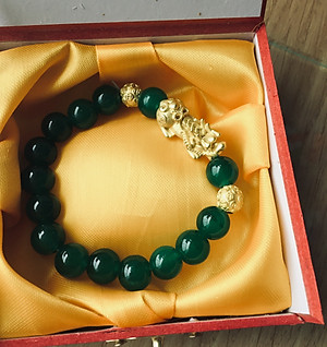 Combo Vòng Đeo Tay phong thủy đá núi lửa, đính Tì Hưu mạ Vàng 24K, Kèm hộp đựng lót lụa vàng.