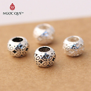 Combo 4 cái charm bạc hình tròn xỏ ngang họa tiết cỏ 4 lá - Ngọc Quý Gemstones