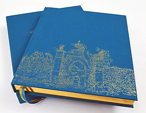 Sách Harry Potter Part 3: Harry Potter And The Prisoner Of Azkaban (Hardback) Deluxe Illustrated Edition (Harry Potter và Tù nhân ngục Azkaban) (English Book)