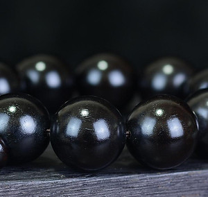 Set Vòng đeo tay Chuỗi Hạt Gỗ Mun Sừng, Kèm hộp đựng Gỗ lót lụa vàng.