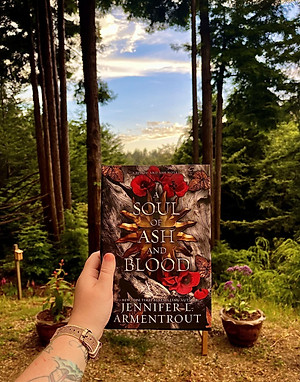 Sách A Soul of Ash and Blood: A Blood and Ash Novel (Blood And Ash Series Book 5)