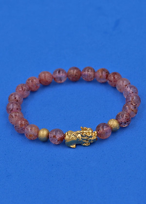 Vòng tay Thạch Anh Dâu Tây 6 ly cẩn Tỳ Hưu inox vàng VTADTTHHBV6 - hợp mệnh Hỏa, mệnh Thổ