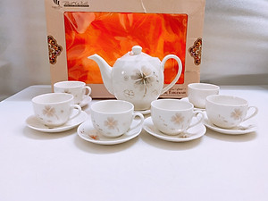 BỘ ẤM CHÉN  PHA TRÀ GỒM 6 CỐC VÀ 7 ĐĨA SỨ TRẮNG HOA SEN ( GIAO NGẪU NHIÊN ) - ANTH250