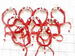 Vòng tay chỉ đỏ con mèo may mắn