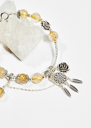 Vòng tay phong thủy nữ đá thạch anh tóc vàng charm hoa hồng 8mm mệnh thủy , kim - Ngọc Quý Gemstones