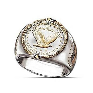 Nhẫn mỹ khắc đúc hình đại bàng, thể hiện sức mạnh của người dẫn đầu, chất liệu Titanium mạ vàng