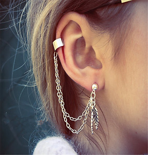 Bông tai Titan nam nữ ôm vành kiểu Mỹ latinh bắt mắt hiện đại