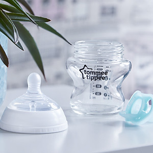 Bình sữa thuỷ tinh ty siêu mềm tự nhiên Tommee Tippee Natural Start 150ml - Núm ty đi kèm 0-3 tháng