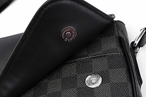 Túi đeo chéo nam phong cách mới  - BEE GEE DCN9168