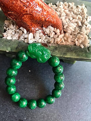 CHIẾC VÒNG TAY TỲ HƯU NỮ ĐÁ CẨM THẠCH  MÀU XANH LÁ SIZE 10MM  NỮ MỆNH MỘC VÀ HỎA Ạ