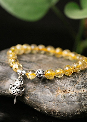 Vòng tay đá thạch anh tóc vàng charm mèo thần tài mệnh thủy, kim - Ngọc Quý Gemstones