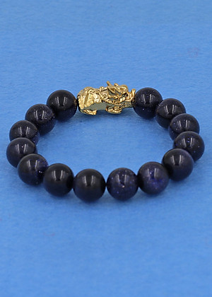 Chuỗi đeo tay đá lam sa 12 ly - cẩn Tỳ Hưu inox vàng VLSTHV12