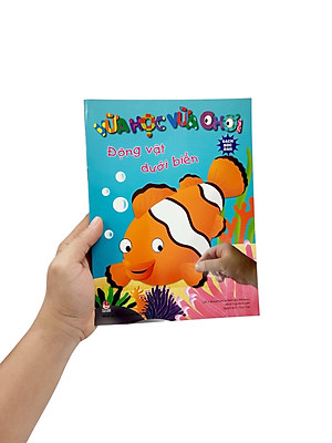 Vừa Học Vừa Chơi: Động Vật Dưới Biển - Sách Bóc Dán (Tái Bản 2020)
