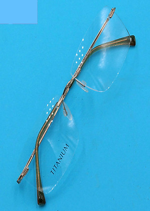 Mắt kính lão ti-tan mạ-vàng không viền 868