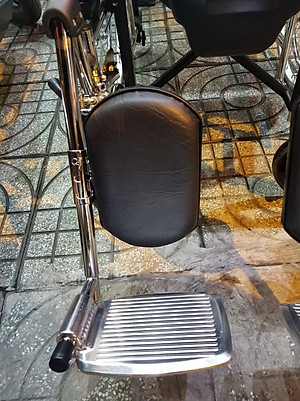 Xe lăn cao cấp đa năng Lucass X607 ngả nằm có bô, thắng và 2 bánh xe chống lật 